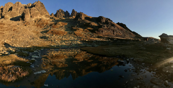 Vue des grandes et des petites Aiguilles de l'Argentière depuis le Lac de la Combe