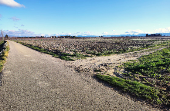 17. Intersection chemin de terre / chemin de Ratavoux