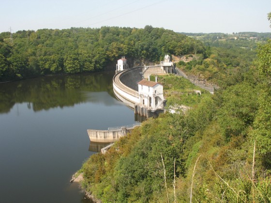 Barrage d'Eguzon en amont sur la Creuse.
