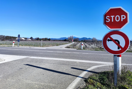 3. Intersection chemin de Vacqueyras / route départementale (D43)