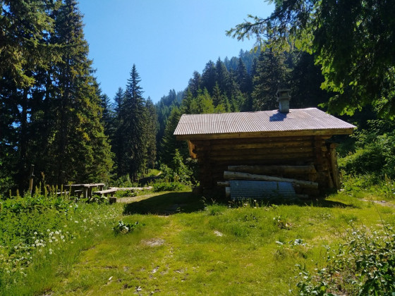 A la Croix de Varz&eacute;ron.