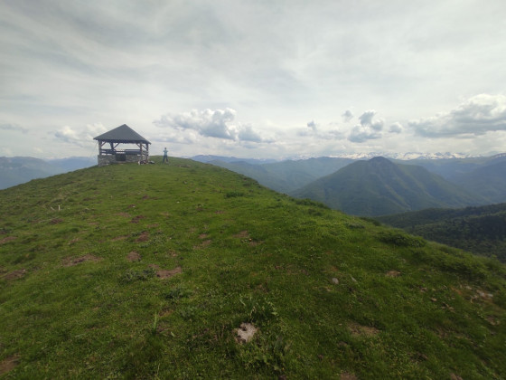 Abri au sommet du Tourroc