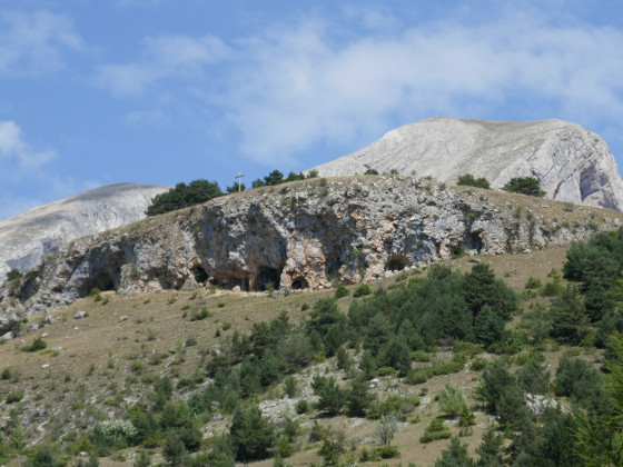 Abris sous roche au-dessus de Saint-Etienne