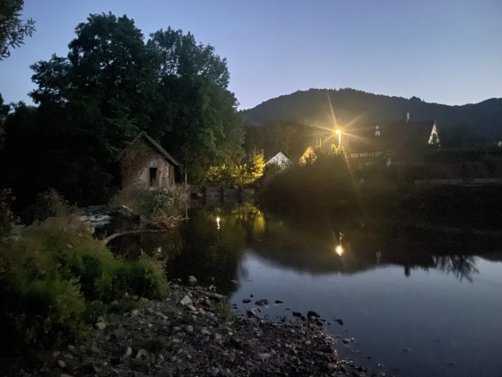 Vue sur la Thur depuis l\'accès sur la petite aire de repos