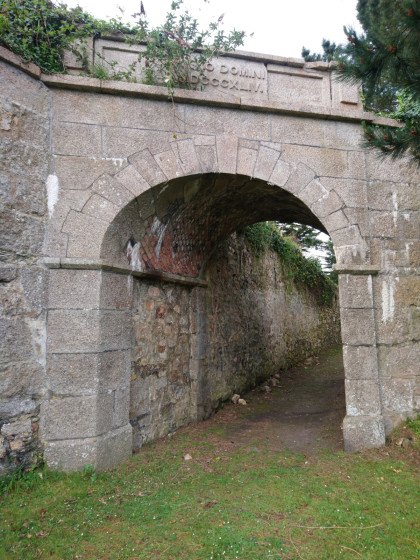 Access tunnel to the Plantation