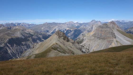 Aiguilles d\'Arves, au centre Thabor et Cheval Blanc, puis Roche Bernaude et Rois Mâges, à droite glaciers de la Vanoise