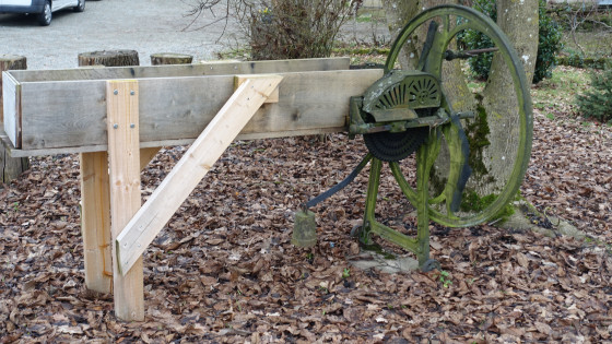Ancien outil agricole coupe paille