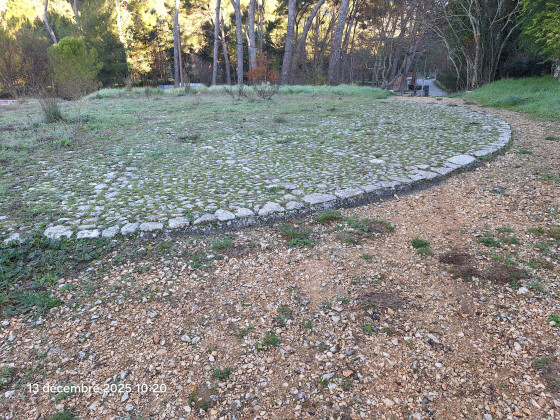 ancienne aire de battage de bl&eacute; ou autres