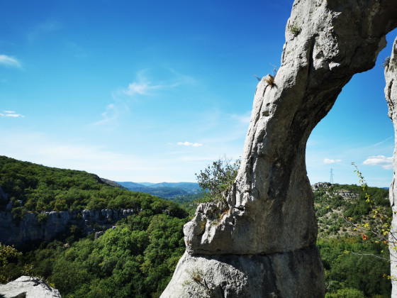 Arche sur les falaises des gorges du Chassezac
