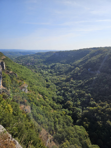 arrivée a bord de falaise