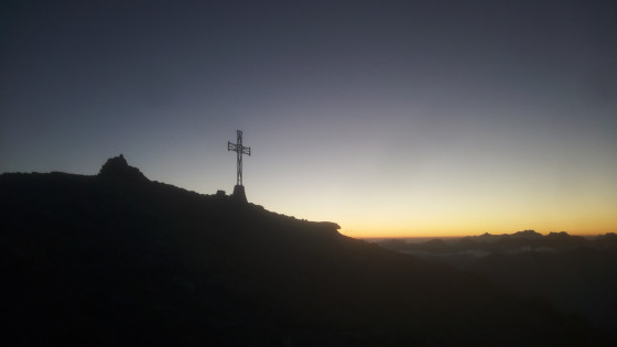 Arriv&eacute;e au Mont Mounier avant le lever du soleil