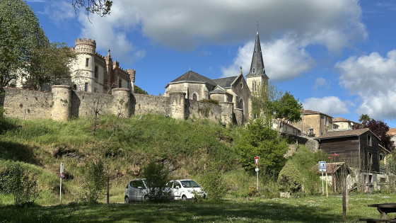 arrivée au pied du chateau