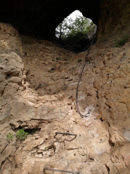 Ascension du passage dans la roche