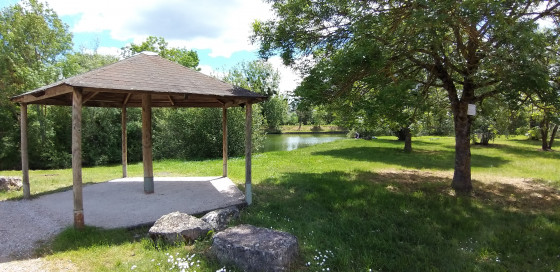 Au bord de l'&eacute;tang Royal.