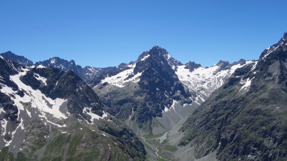 Au centre, Grande Ruine et Roche Méane