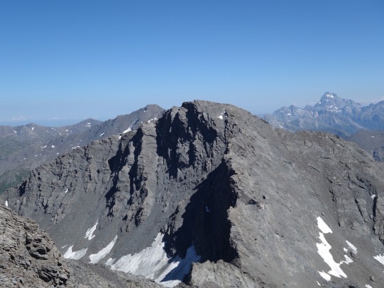 Au centre la Punta Ciatagnera, à gauche le Bric Froid et à droite le Mont Viso
