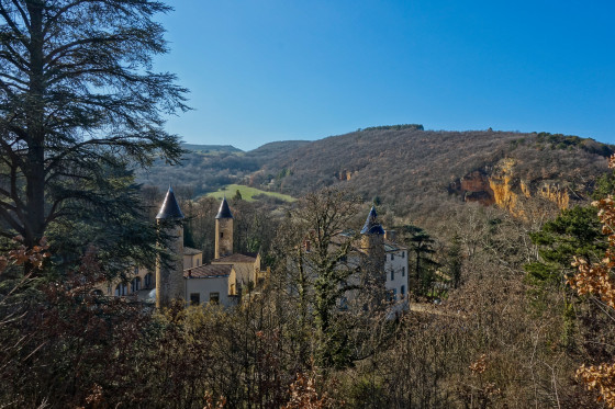 Au-dessus du Château de Curis