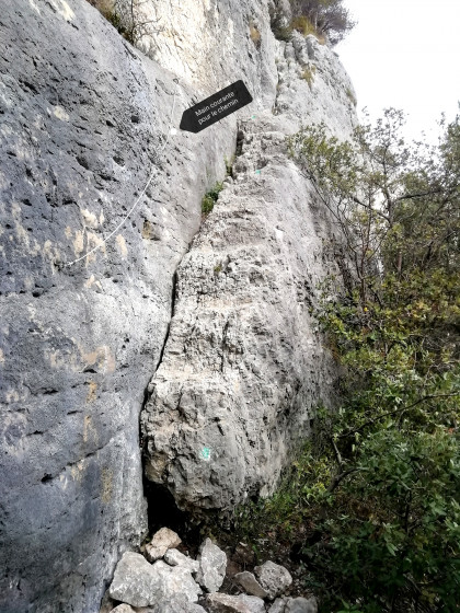 au dessus du gouffre de Fontaine de Vaucluse