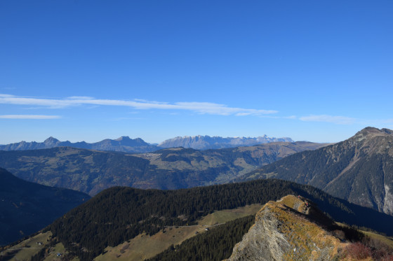 Au loin la Chaîne des Aravis