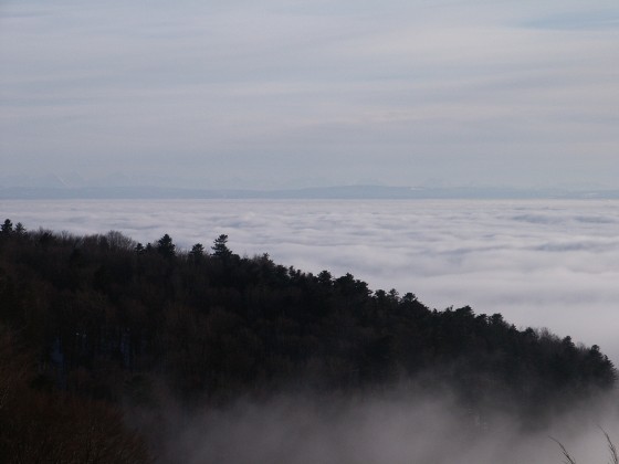 Au loin, les Alpes