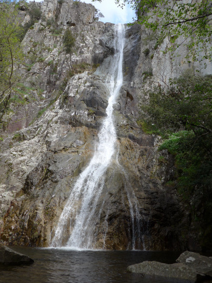Au pied de la cascade