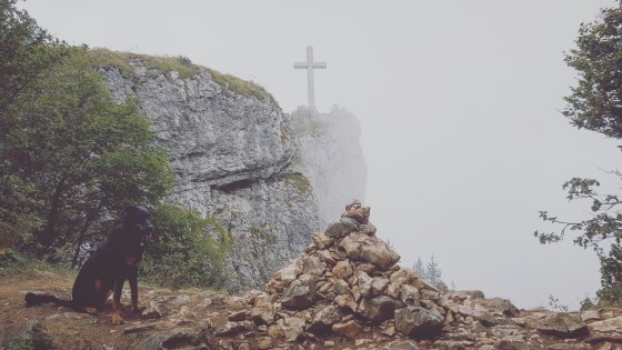 Au pied de la Croix du Nivolet.