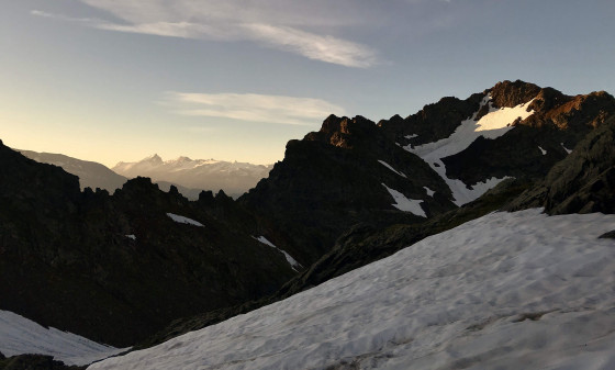 Aurore sur le Pic de Mirebel (2603m) et sur l\'Oisans