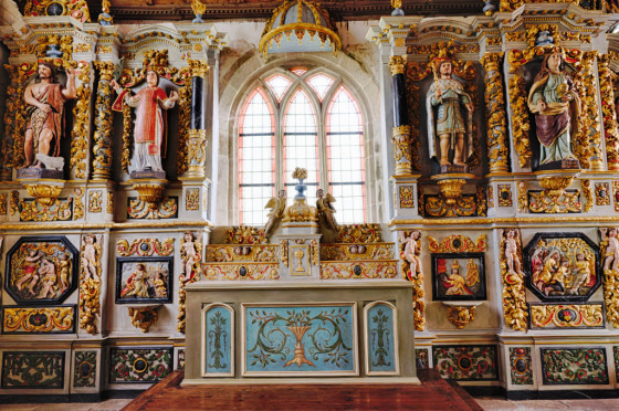 Autel et retable de la chapelle Sainte-Marie-du-Ménez-Hom