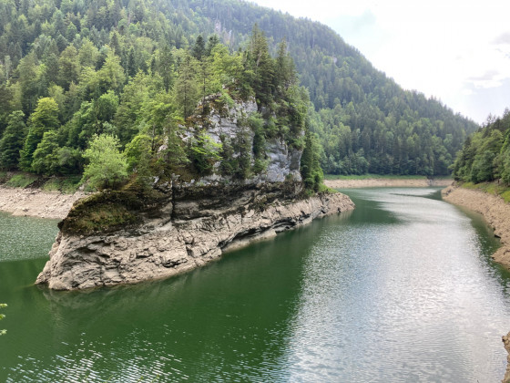 Avancée dans le lac de Moron