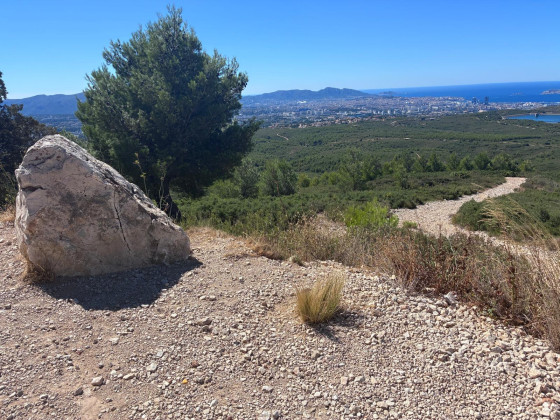 Avant la dernière montée, vue sur Marseille