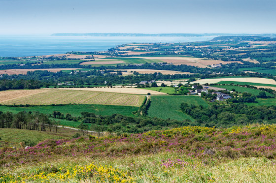 Baie de Douarnenez vue des pentes du M&eacute;nez Hom
