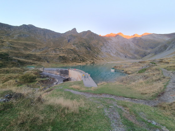 Barrage d\'Ossoue et Massif du Vignemale
