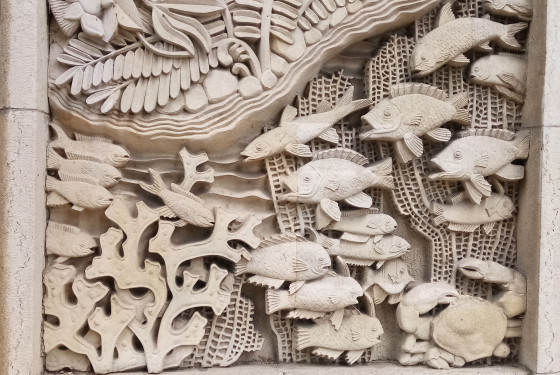Bas-relief de la façade du Palais de la Porte Dorée