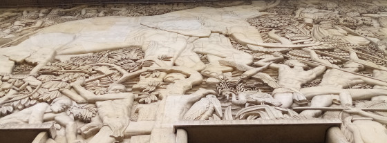 Bas-relief de la façade du Palais de la Porte Dorée