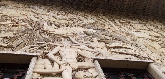 Bas-relief de la façade du Palais de la Porte Dorée