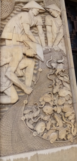Bas-relief de la fa&ccedil;ade du Palais de la Porte Dor&eacute;e
