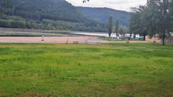 Base de Loisirs de Pierre-Percée sur le lac de la plaine.