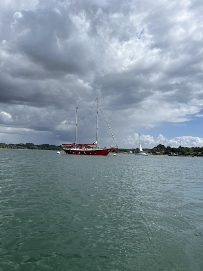 Bateau au mouillage