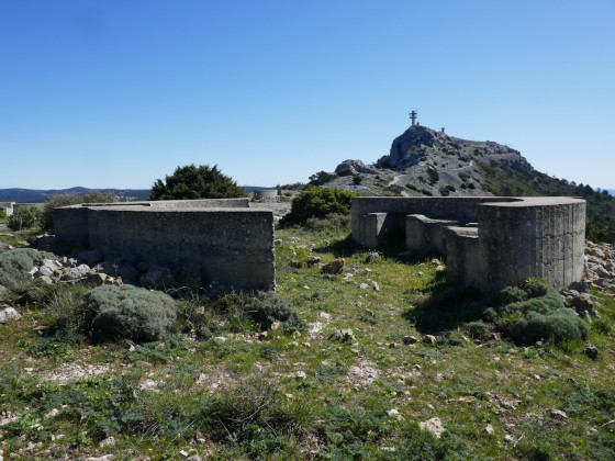 Batteries et sommet du mont Caume