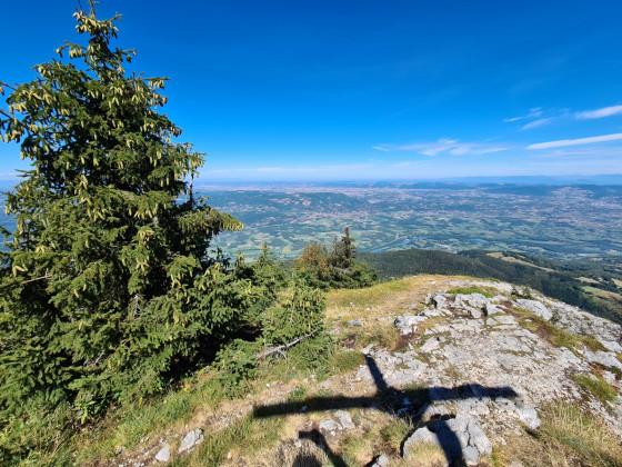 Bec de l'Orient et sa vue vers la vallée du Rhône au loin