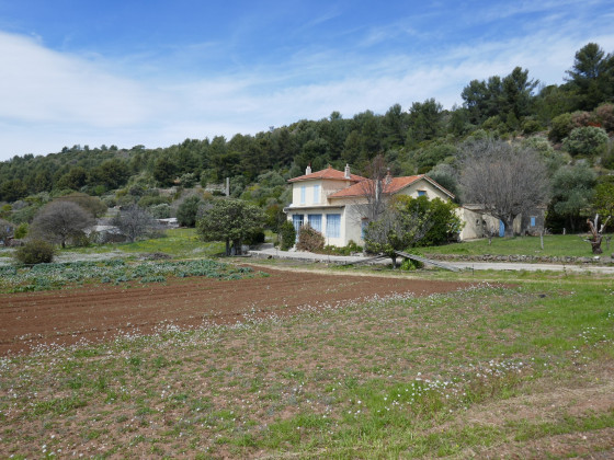 Belle maison sur le versant sud de la Courtine