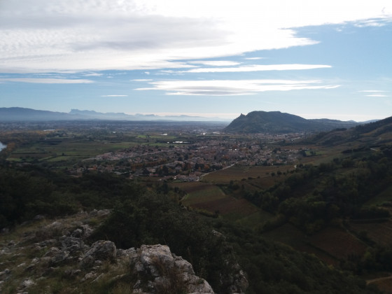 Belle vue sur Crussol et les Trois-Becs