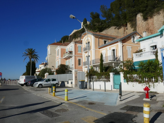 Belles villas anciennes de la corniche des Baux