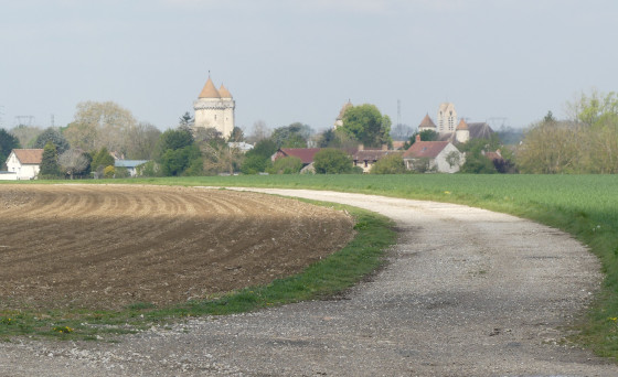 Blandy les tours à travers champs