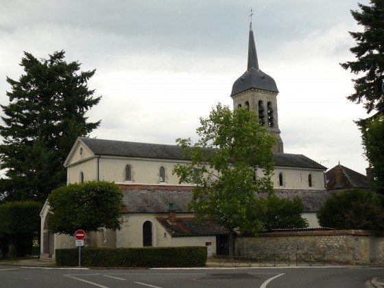 Bois le Roi. L\'église