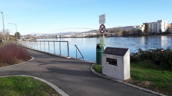 Borne du sentier des po&egrave;tes