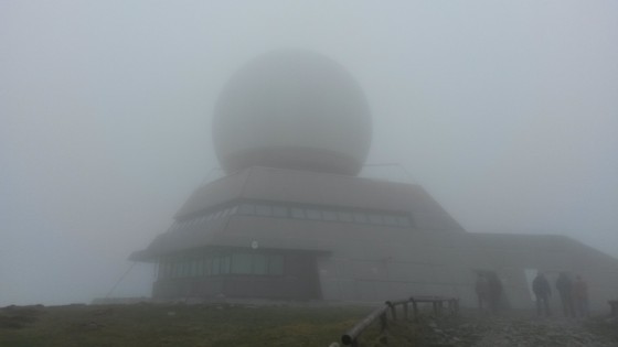 Boule radar du Grand Ballon en plein brouillard