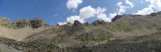 bout du cirque et vue sur le col de la roche trouée