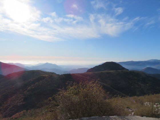 brumes sur la mer et le cap d\'Antibes