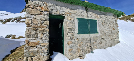 Cabane abri-refuge.